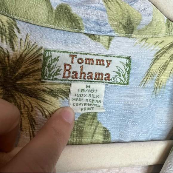 TOMMY BAHAMA 100% Silk Hawaiian Print Boxy Button Down Shirt. Size Medium - Picture 7 of 7